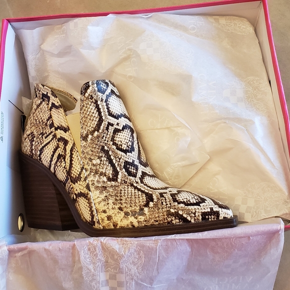 Vinte Camuto Gadina Block heel booties Size 8 - Picture 10 of 10